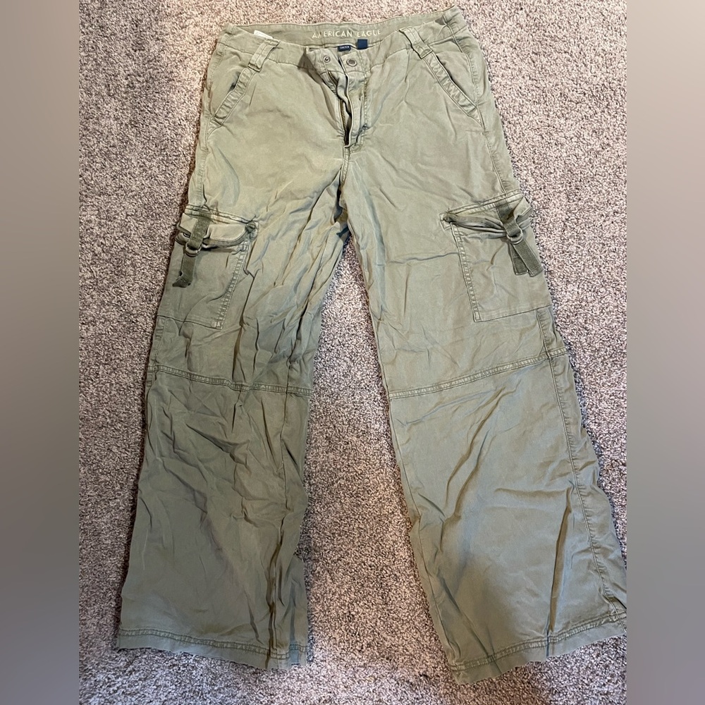 American Eagle green cargo pants. Worn twice.